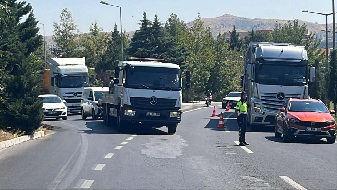 TIR’daki 1 ton patates yola döküldü! Şoföre ceza yağdı 6